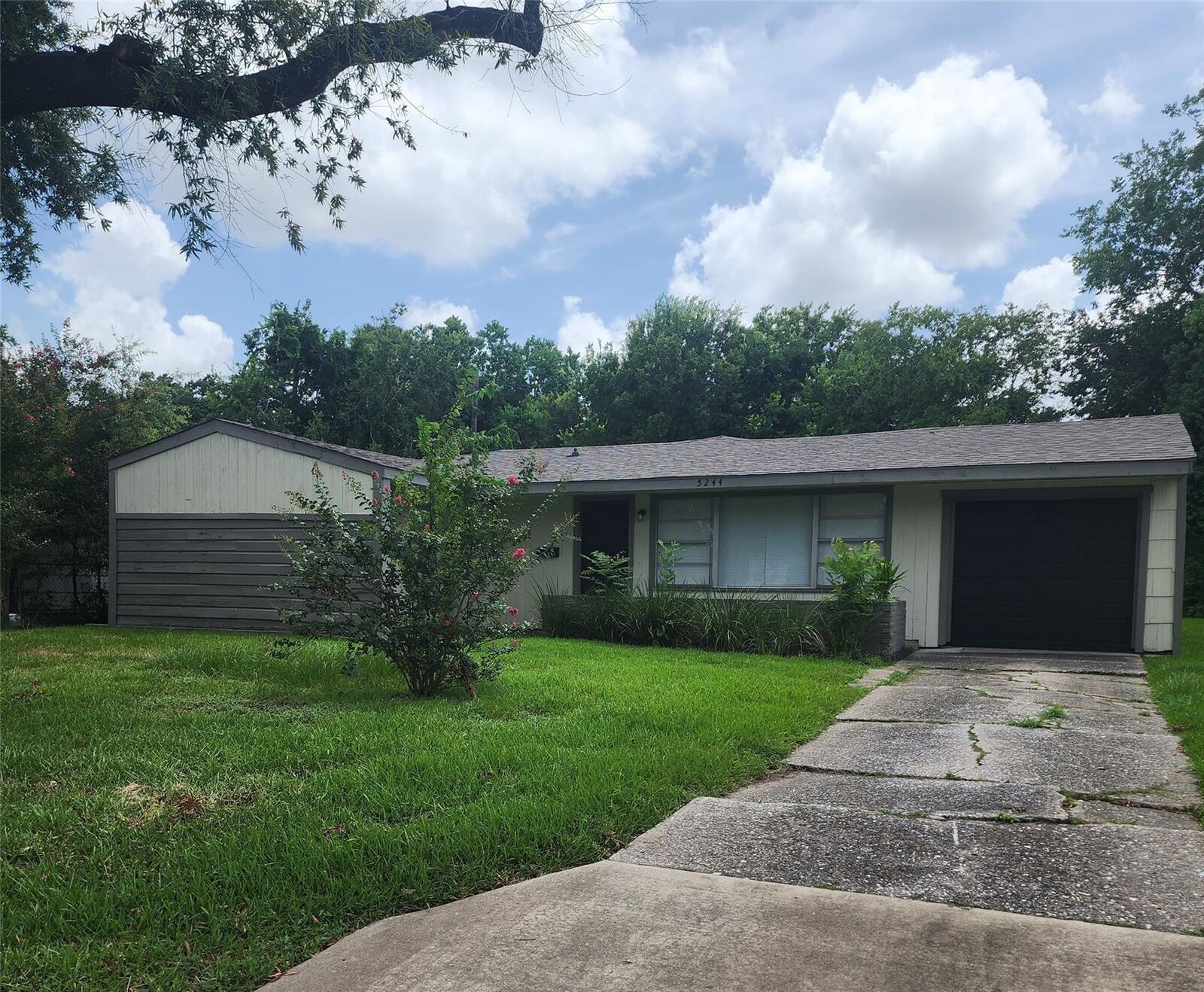 Property Photo: 5244 Enyart Street TX 77021