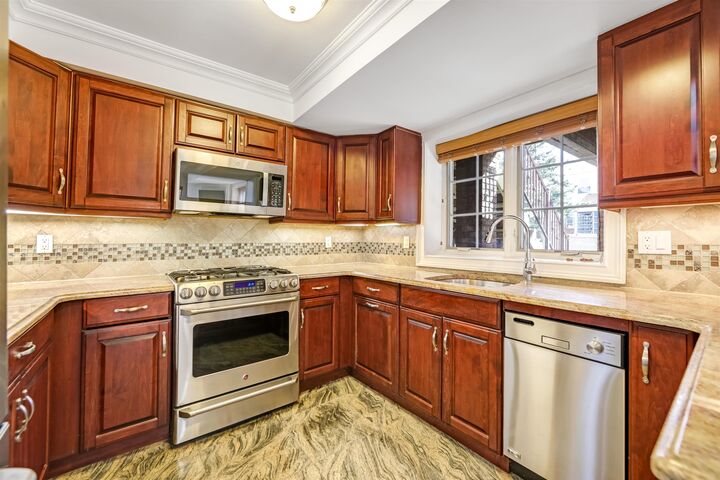 Property Photo: 2132 Linwood Ave C NJ 07024-5231