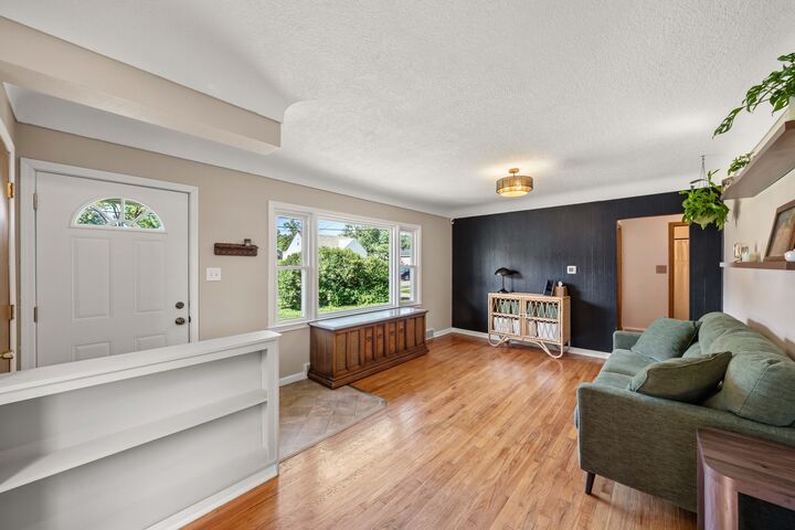 Property Photo: 6001 Snyder Avenue IA 50322