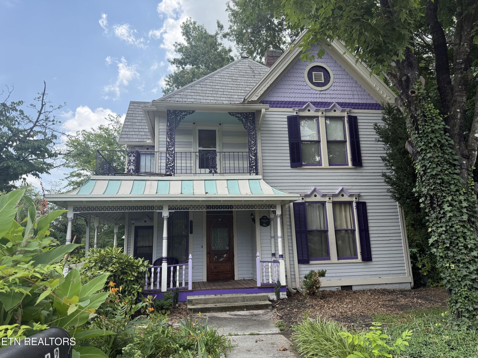 Property Photo:  