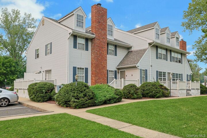 Property Photo: 722 W Nyack Road 6 NY 10994