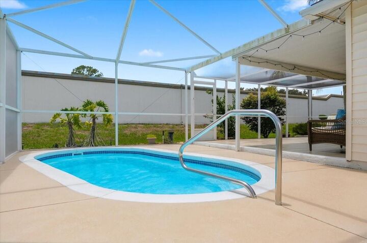 Property Photo: 1001 Canary Circle S FL 33809