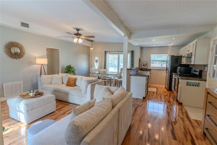 Property Photo:  648 N Lake Avenue  FL 32712 