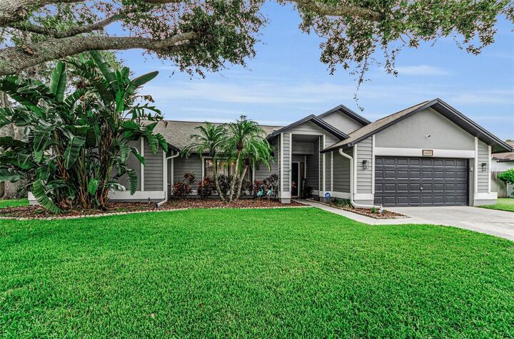 Property Photo: 5441 Worthington Loop FL 34685