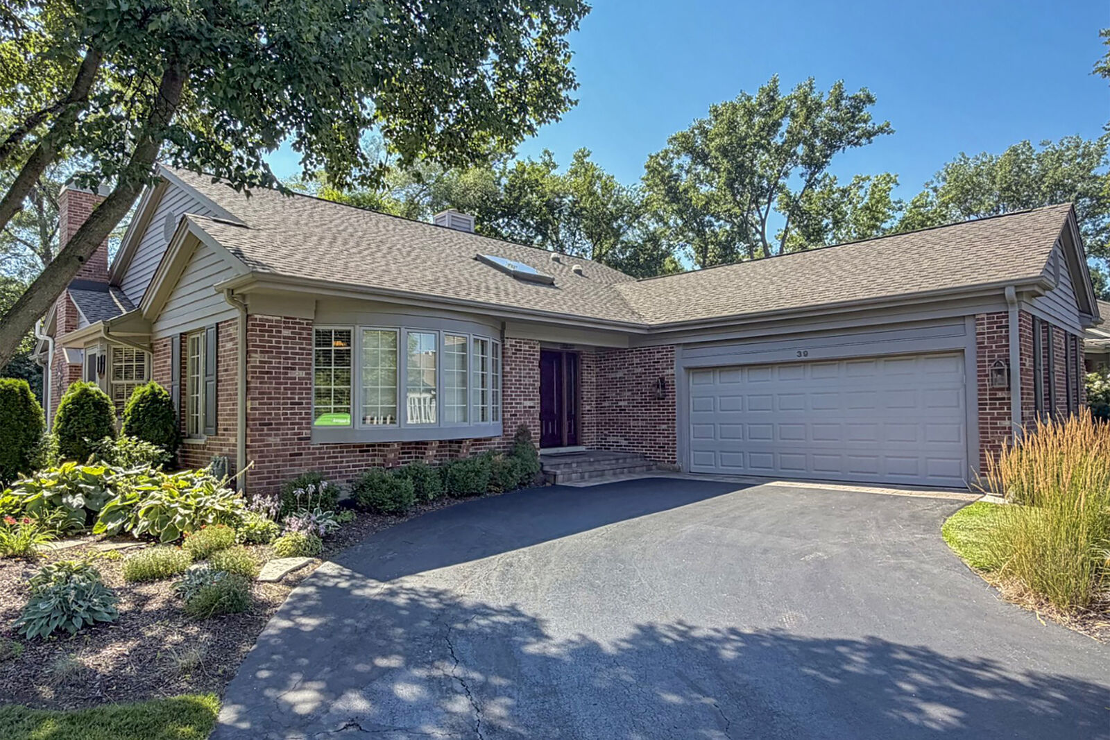 Property Photo: 39 Ravenscraig Lane IL 60067