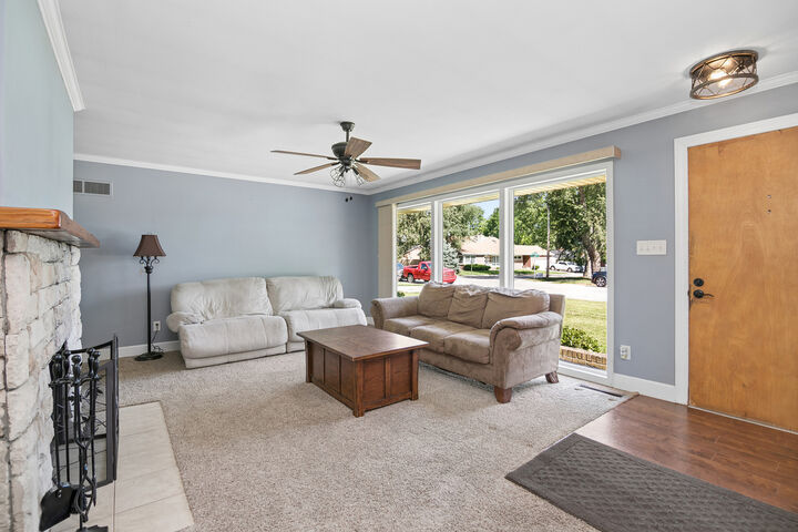 Property Photo:  922 W Van Meter Street  IL 60901 