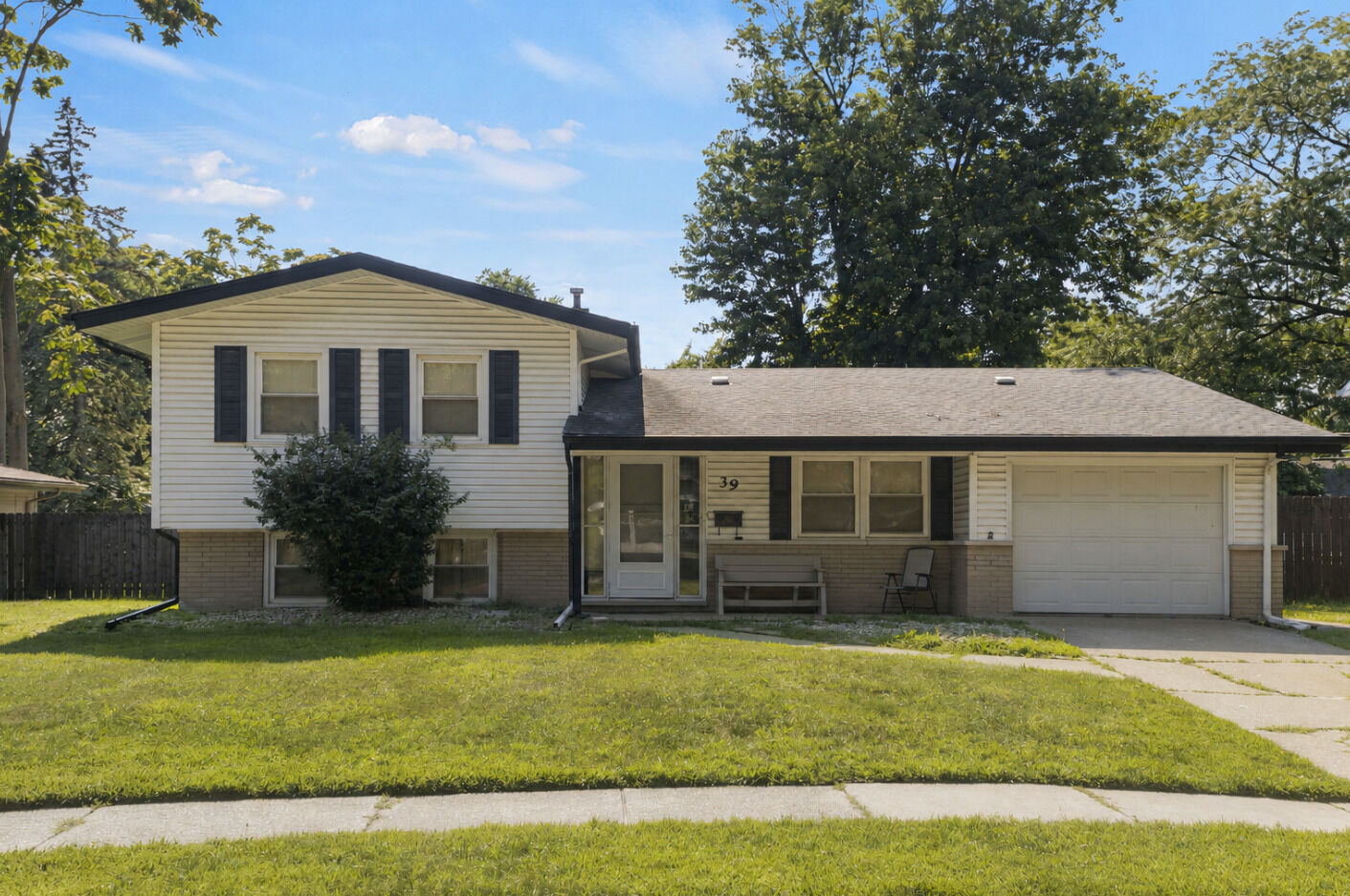 Property Photo: 39 Arapaho Drive IL 60476