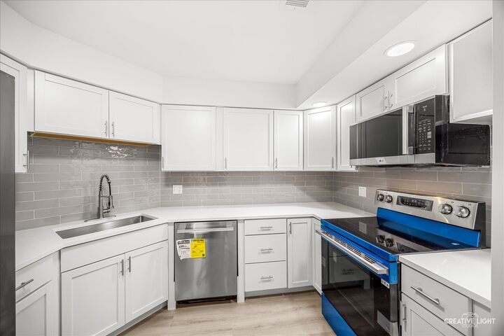 Property Photo:  111 Acacia Drive 101  IL 60525 