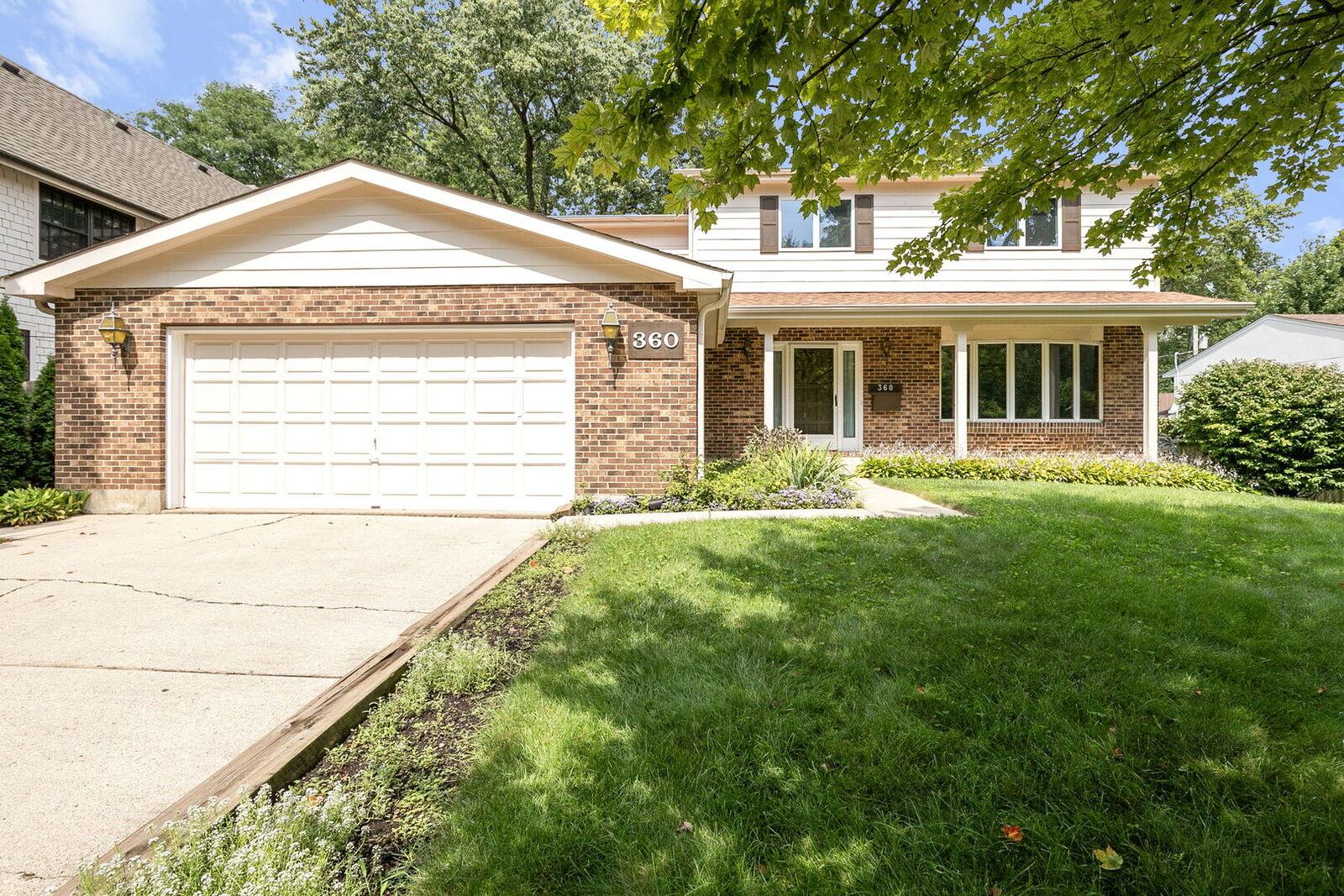 Property Photo: 360 E Woodland Road IL 60044