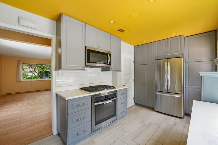 Property Photo: 746 Dodge Avenue IL 60202