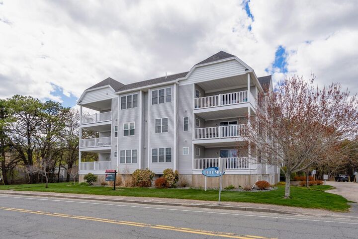 Property Photo: 170 East Grand Avenue 1 ME 04064