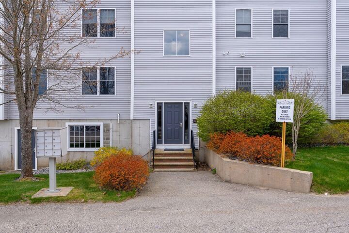 Property Photo:  170 East Grand Avenue 1  ME 04064 