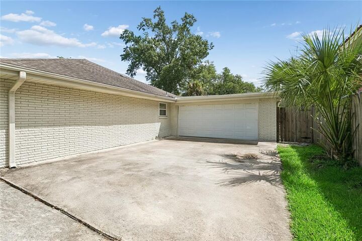 Property Photo:  10005 Idlewood Place  LA 70123 