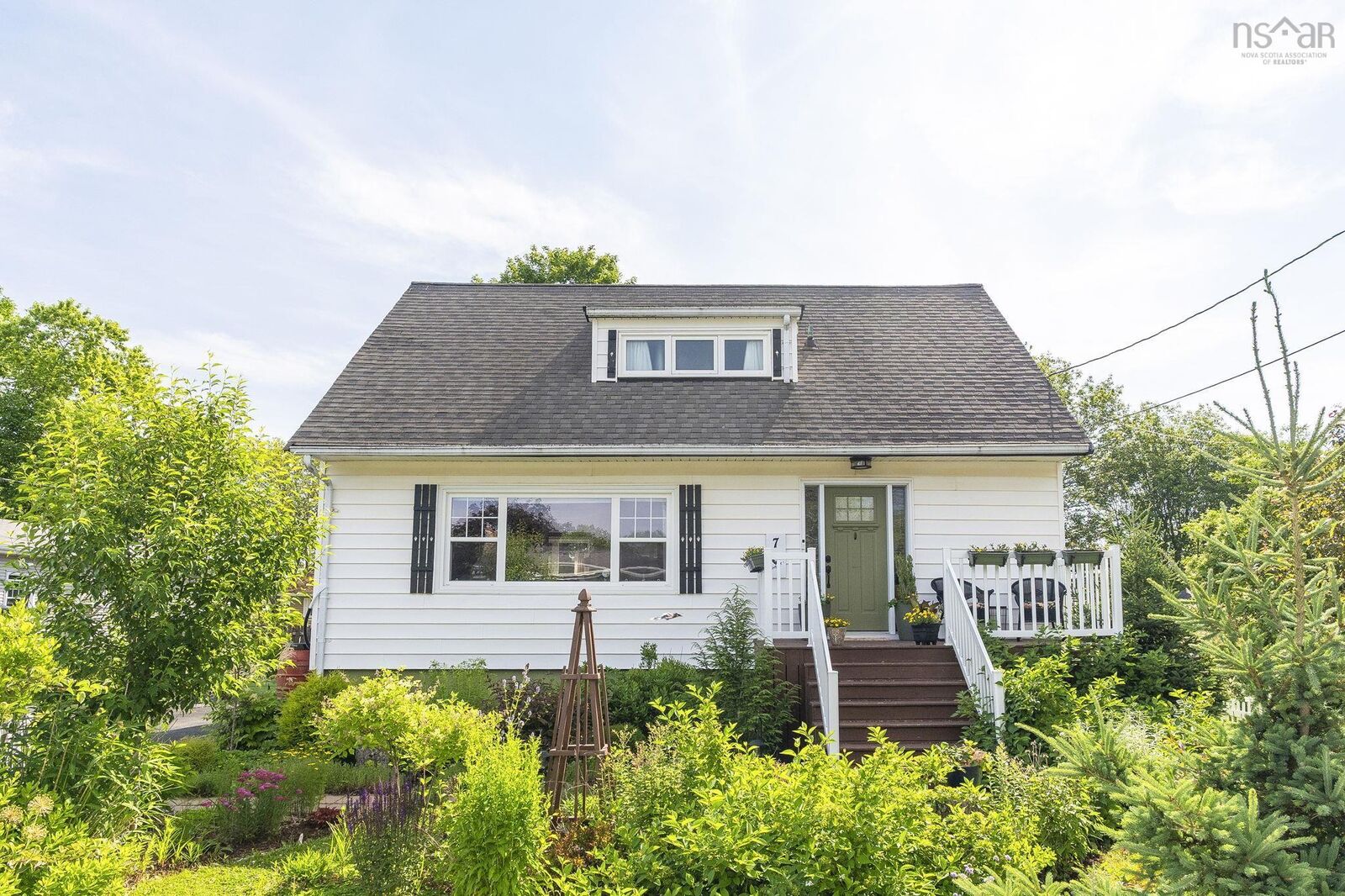 Property Photo: 7 Edmond Drive NS B2W 2K1