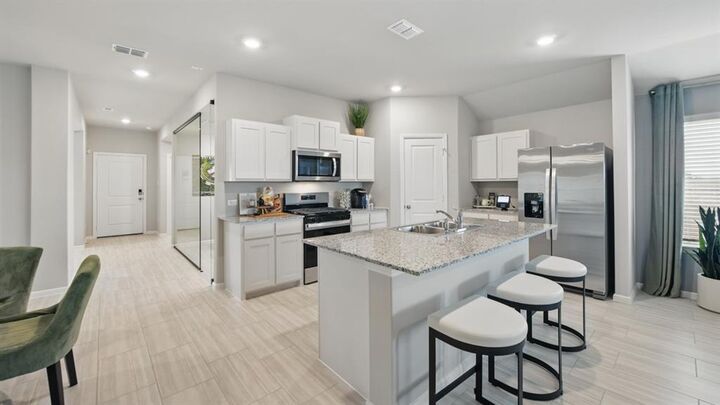 Property Photo: 1256 Hollyn Drive TX 76023