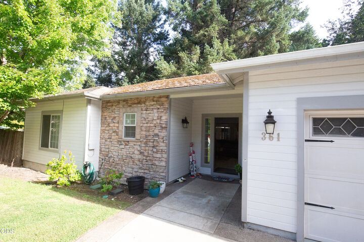 Property Photo: 361 Noah's Way OR 97523