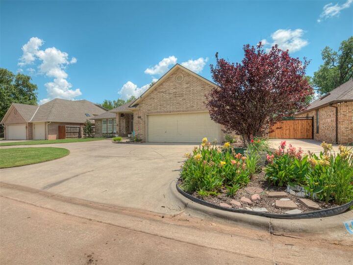 Property Photo: 8024 NW 100th Street OK 73162
