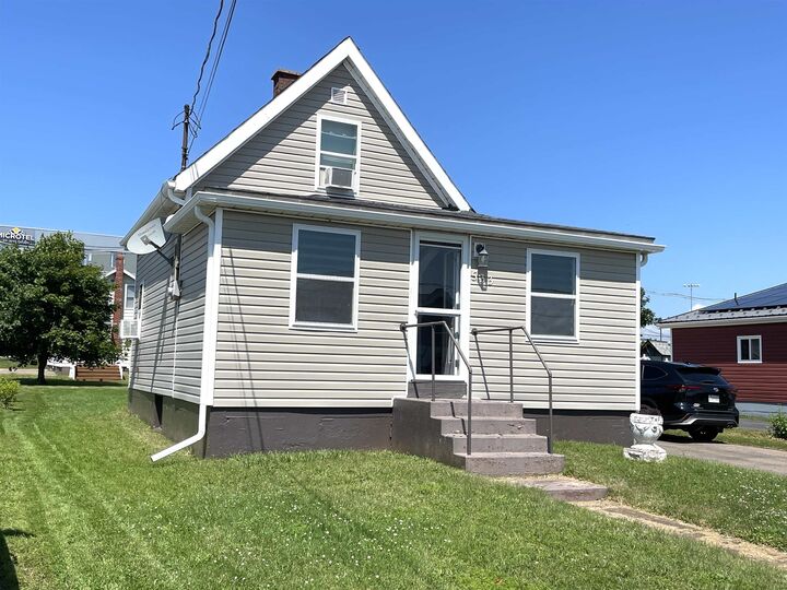 Property Photo: 533 Sheen Street PE C1N 1T0