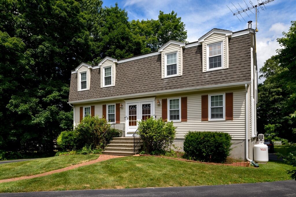 Property Photo:  4 Crestwood Dr 4  MA 01532 