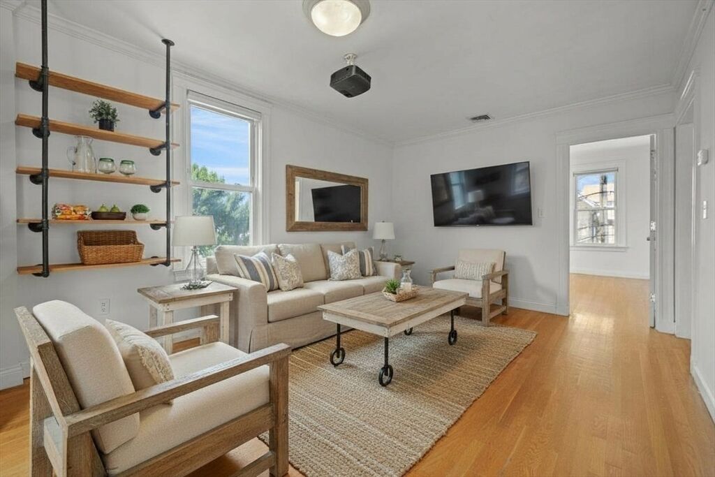 Property Photo:  86 Mount Vernon St 2  MA 02145 