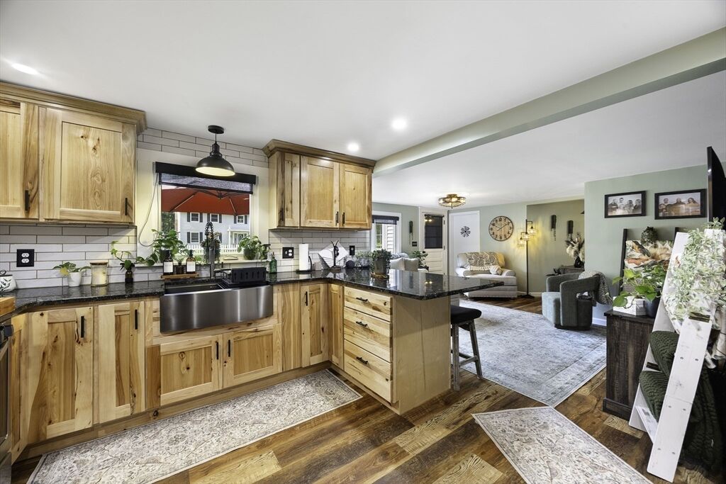 Property Photo:  284 Buck Pond Rd  MA 01085 