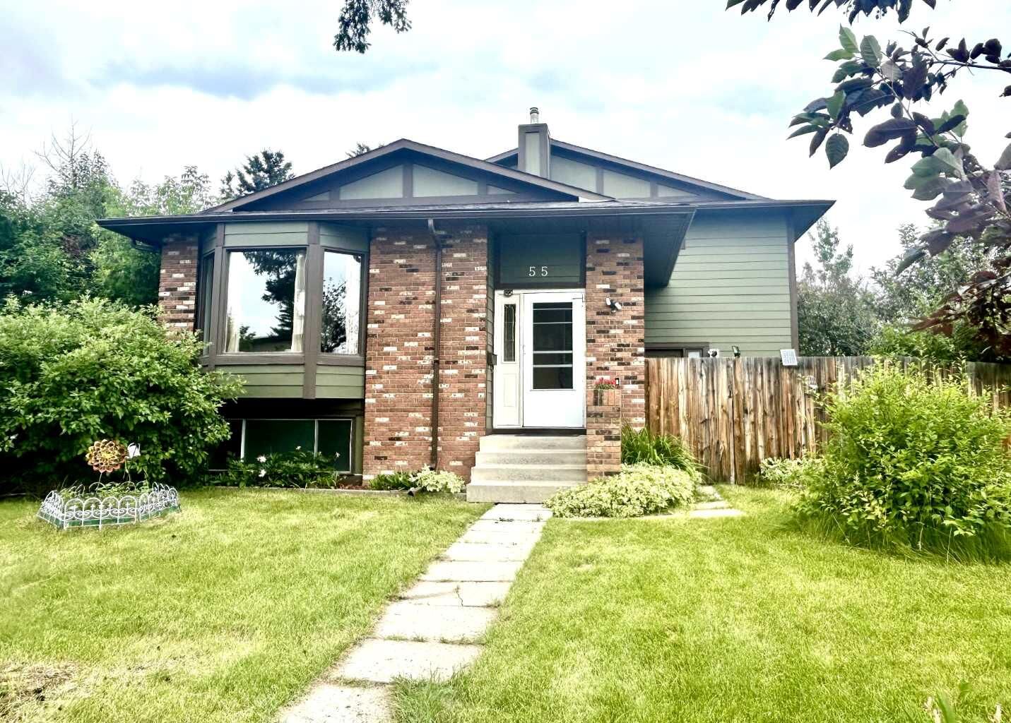 Property Photo: 55 Bermuda Close NW AB T3K 1G4