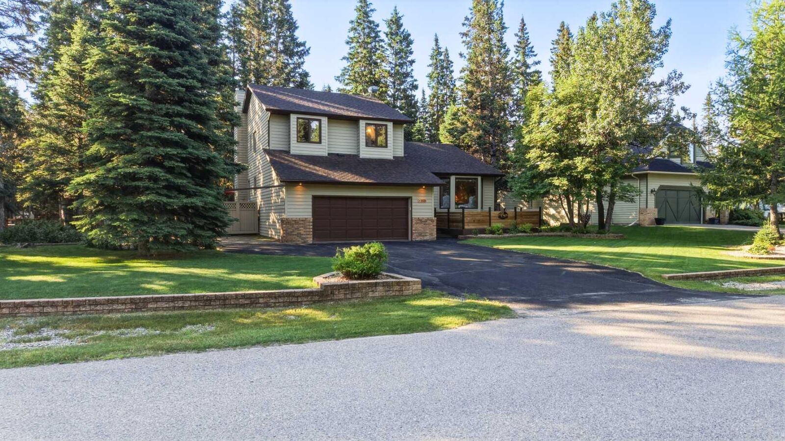 Property Photo: 33 Manyhorses Drive AB T3Z 1A2