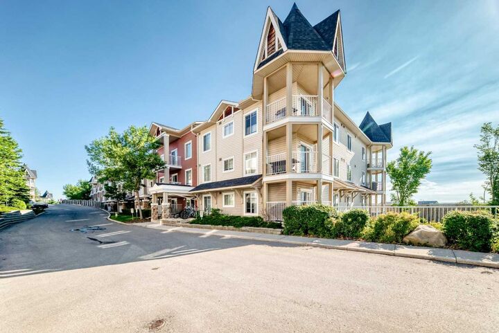 70 Panamount Drive NW 9205 — photo 1