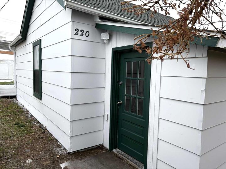 Property Photo:  220 Armstrong Street  AB T0L 0N0 
