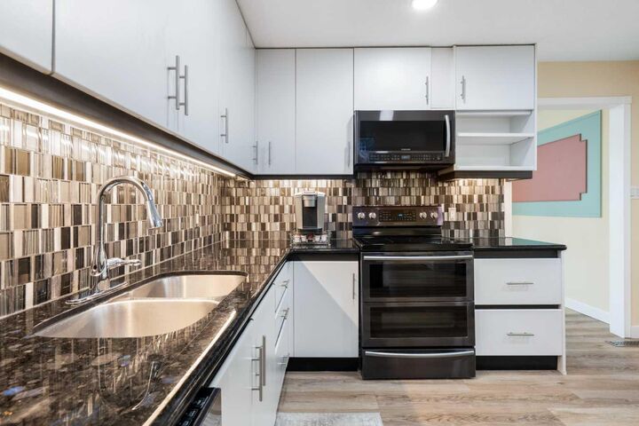 Property Photo: 48 Deermont Way SE AB T2J 5P3