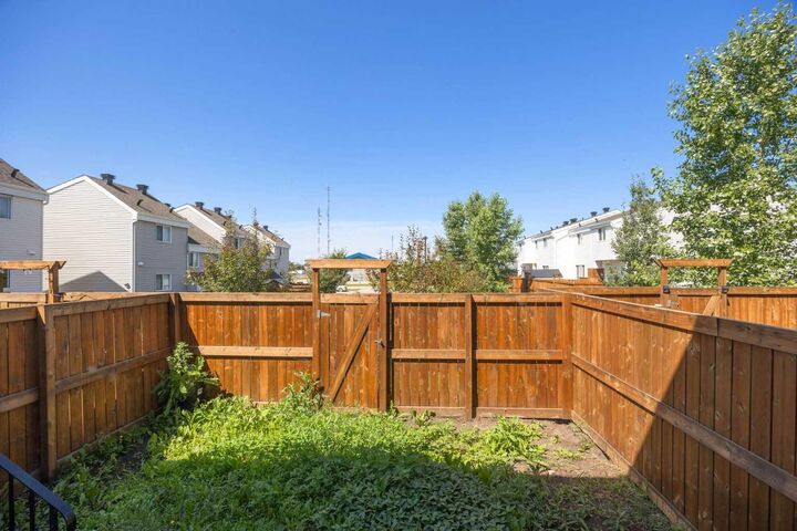 Property Photo:  711 Beacon Hill Drive 39  AB T9H 3R5 