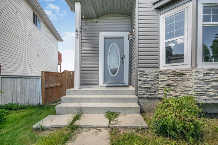 Property Photo: 43 Covington Close NE AB T3K 4M2