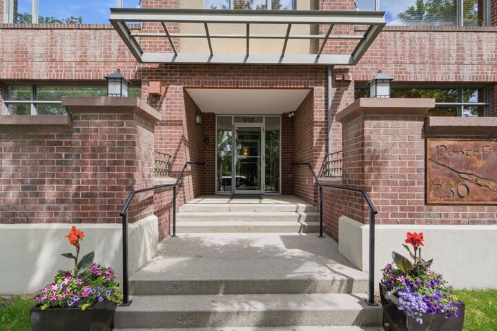 Property Photo: 930 Centre Avenue NE 438 AB T2E 9C8