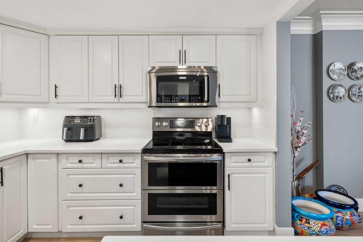 Property Photo: 2425 90 Avenue SW 207 AB T2V 4X8