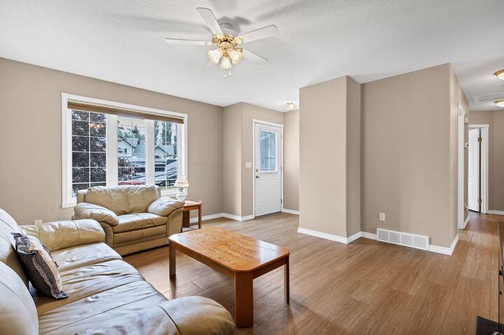 Property Photo:  1521 Mary Place  AB T0M 0W0 
