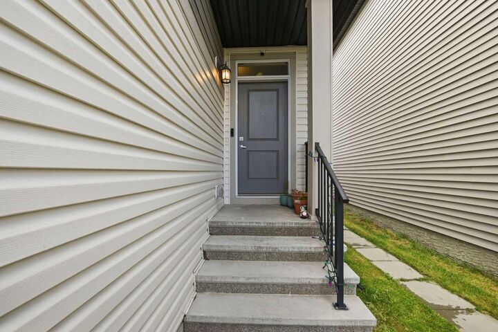 Property Photo: 232 Cornerbrook Common NE AB T3N 1L9