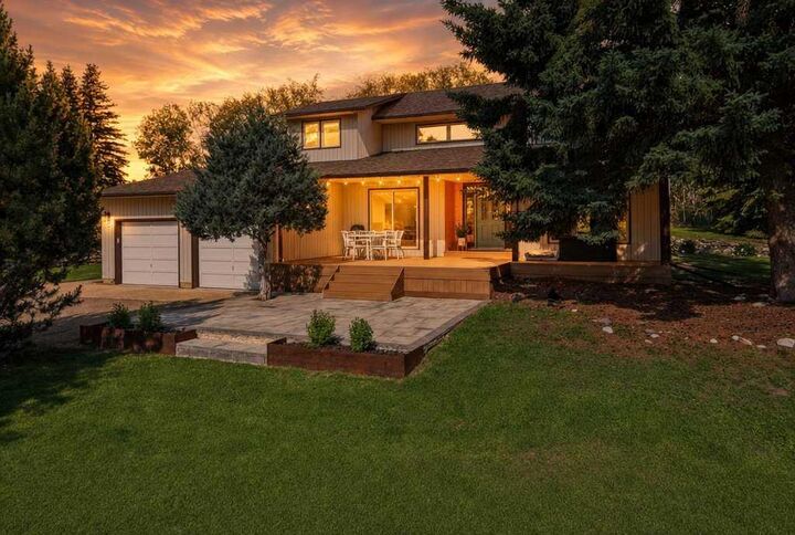 Property Photo:  28342 Township Road 384 198  AB T4S 2B6 