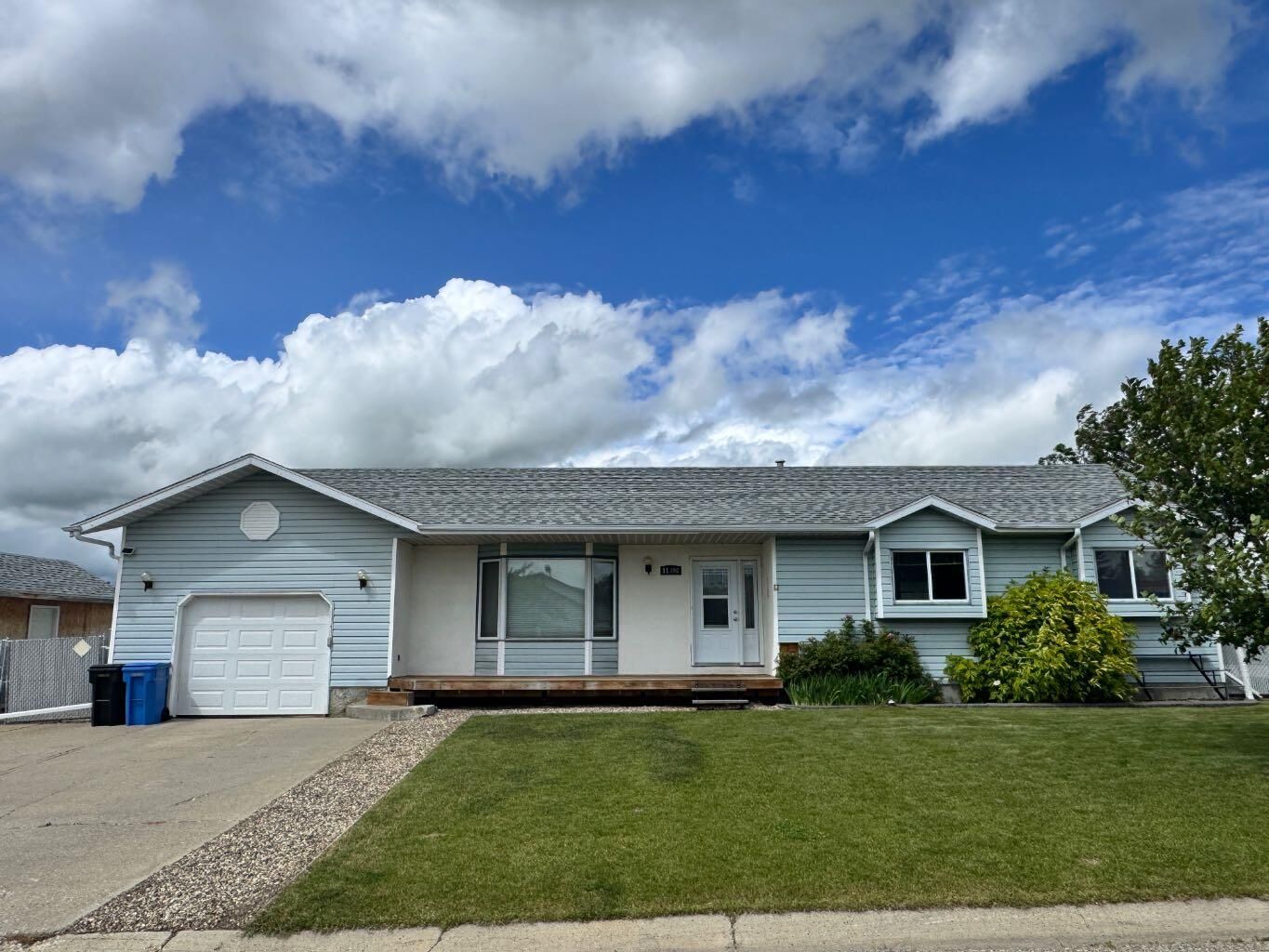 Property Photo:  11300 110 Avenue Crescent  AB T0H 1L0 