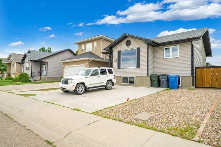Property Photo: 190 Ranchlands Boulevard NE AB T1C 0E3