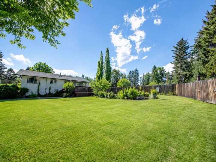 Property Photo: 5035 58 Street Close AB T4T 1G5
