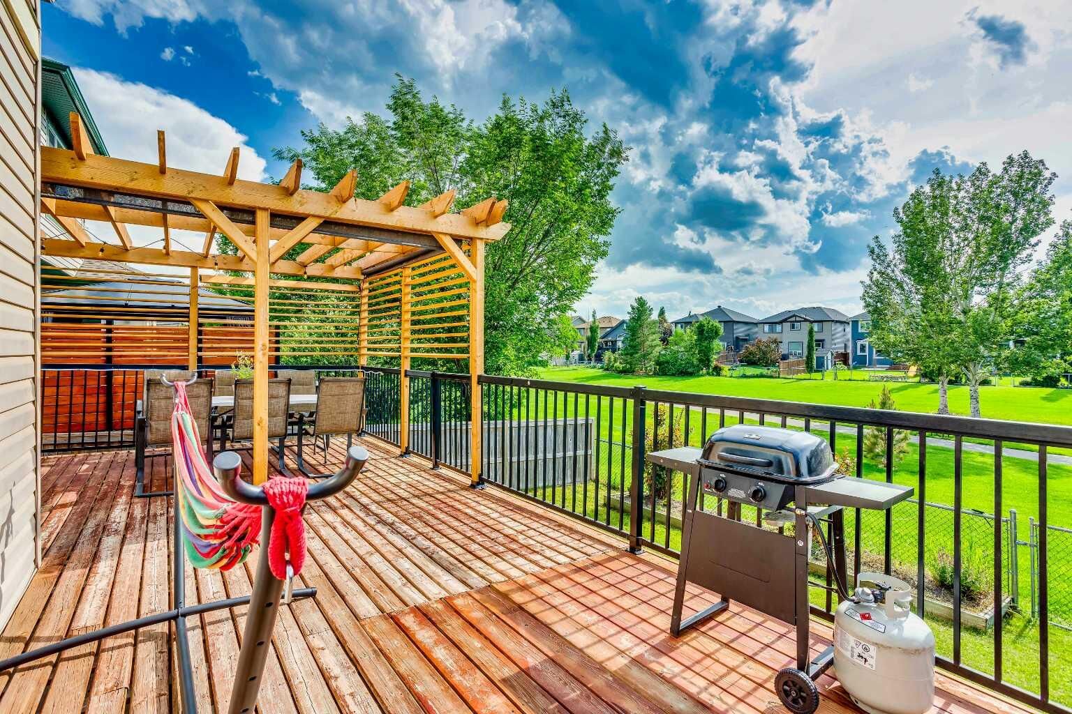 Property Photo:  1925 Luxstone Park SW  AB T4B 3B5 