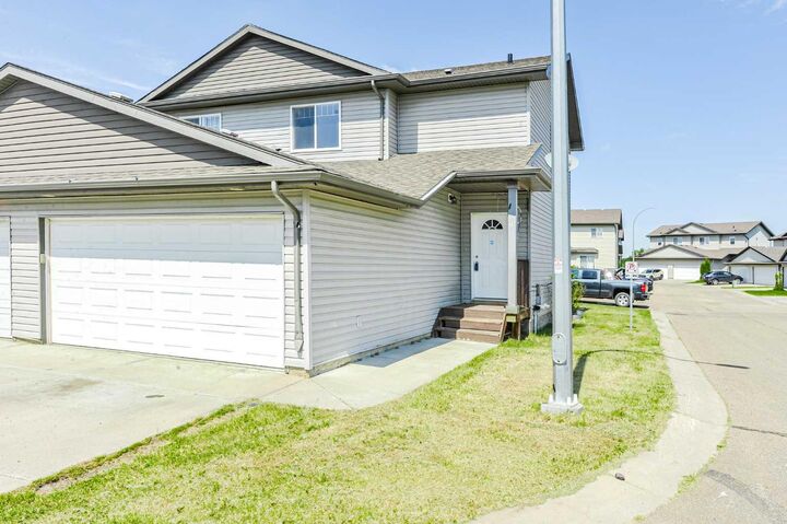 6802 50 Avenue 35 — photo 1