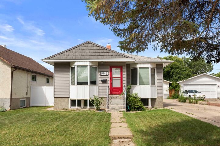 1946 15 Avenue SE — photo 1