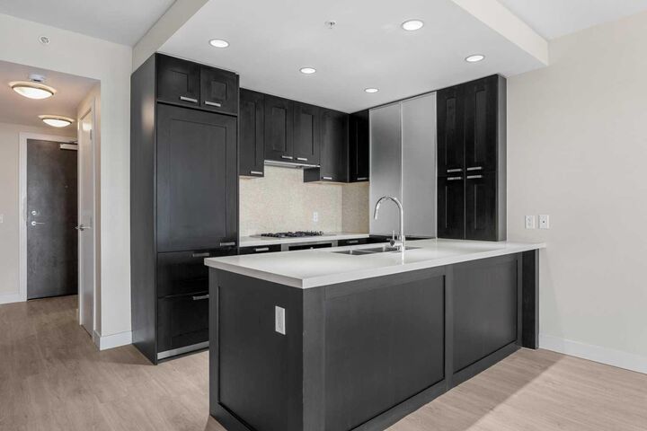 Property Photo:  222 Riverfront Avenue SW 1712  AB T2P 0X2 
