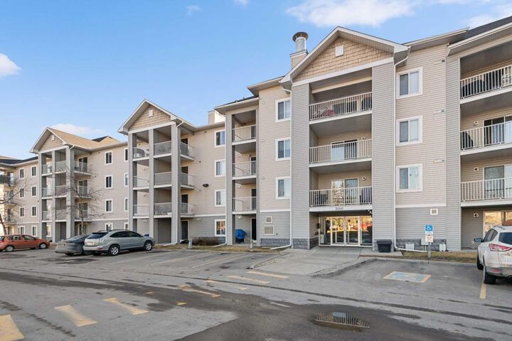 Property Photo: 1620 70 Street SE 3112 AB T2A 7Z2