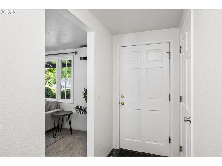 Property Photo:  2230 Azure St  OR 97401 