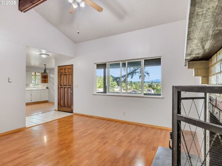 Property Photo: 343 Cumberland St OR 97103