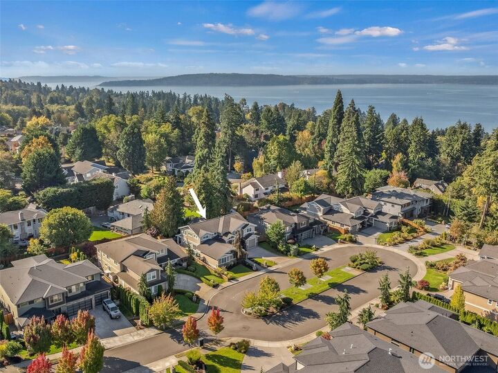 Property Photo:  627 SW 185th  WA 98166 