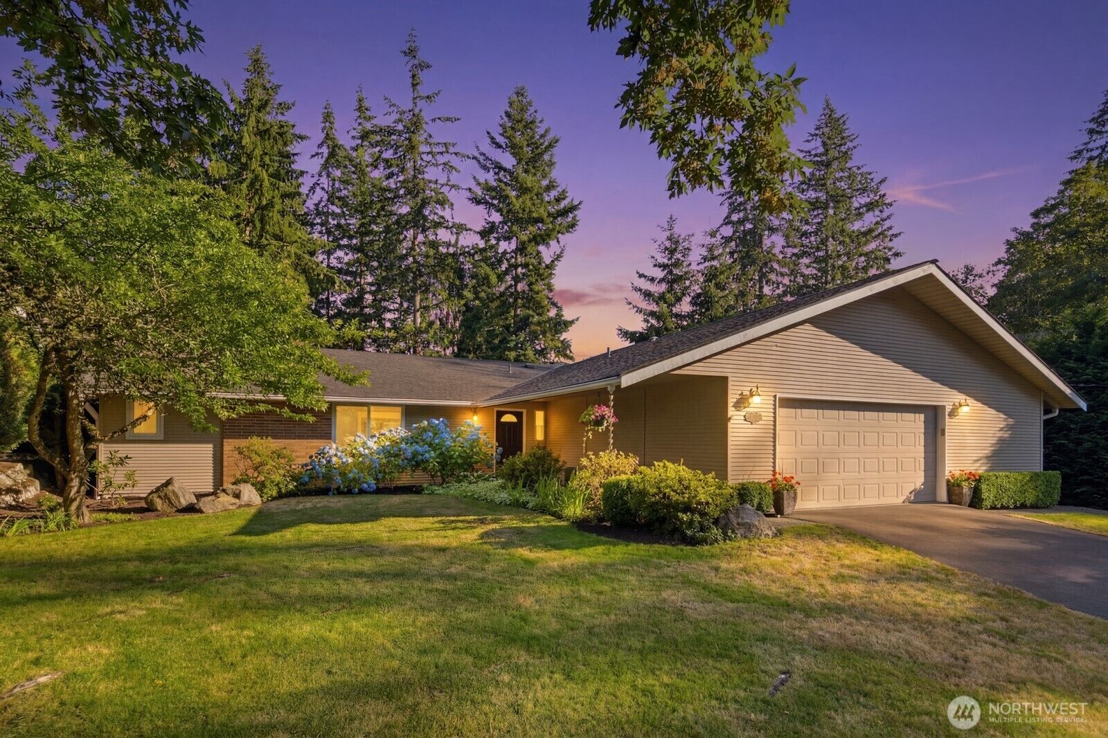 Property Photo:  16537 SE 45th Place  WA 98006 