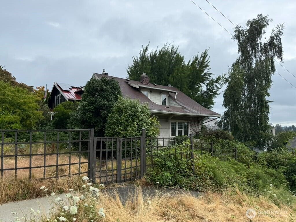 Property Photo: 1100 E Edgar Street WA 98102